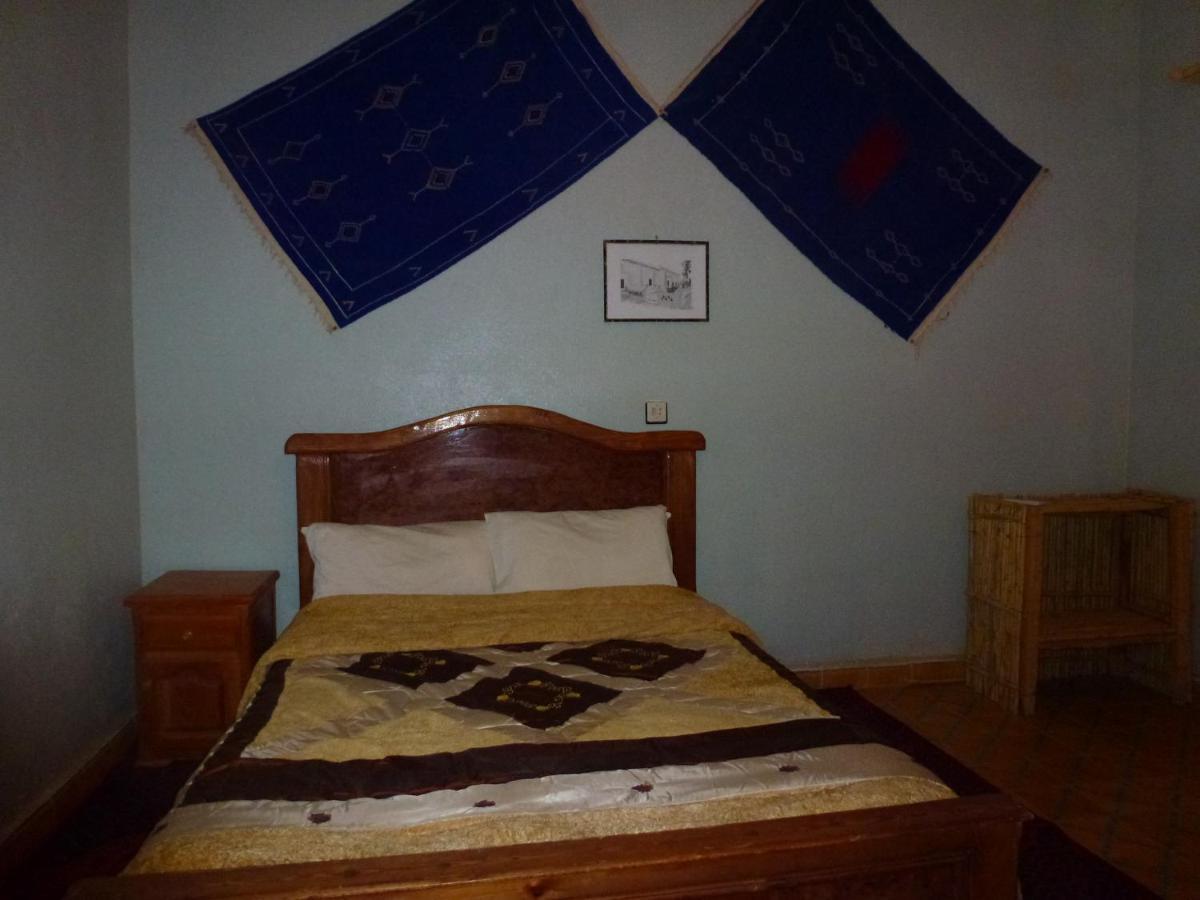 Hotel Riad Oasis Мерцуга Стая снимка
