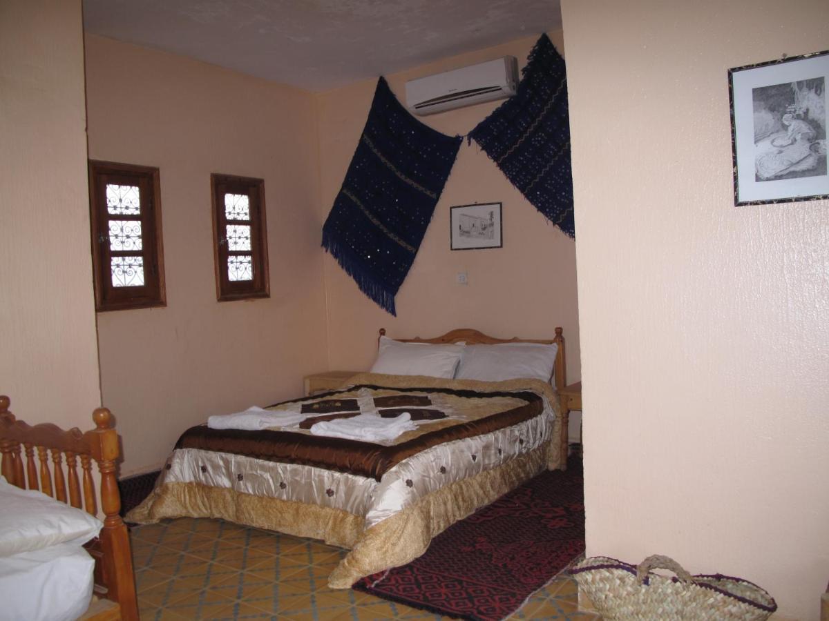 Hotel Riad Oasis Мерцуга Стая снимка