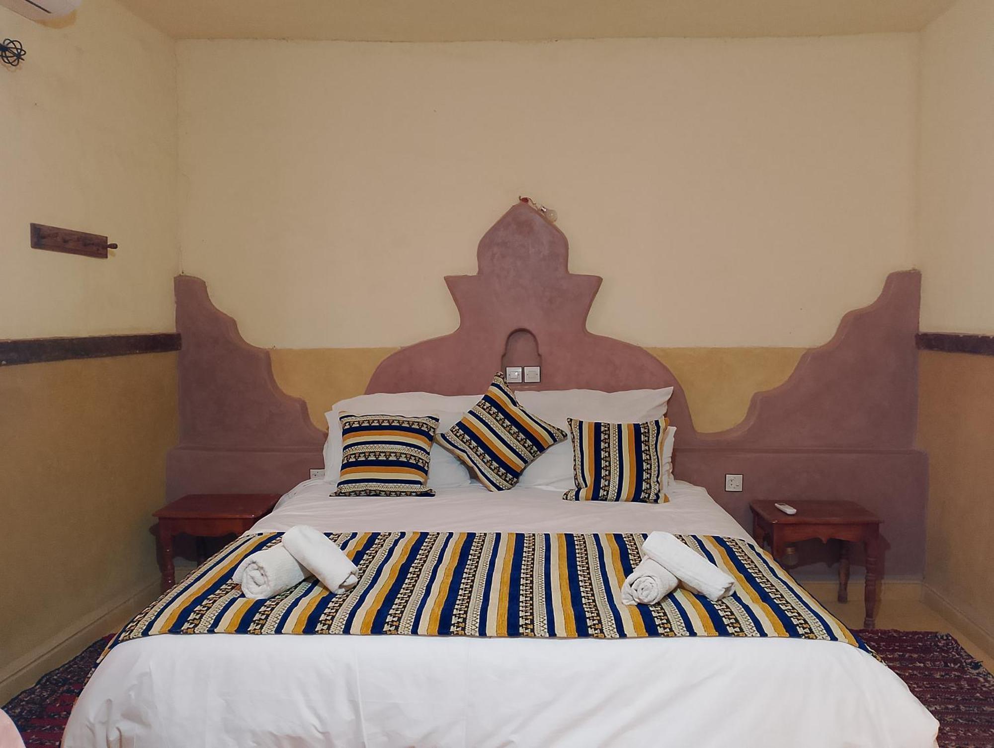 Hotel Riad Oasis Мерцуга Екстериор снимка