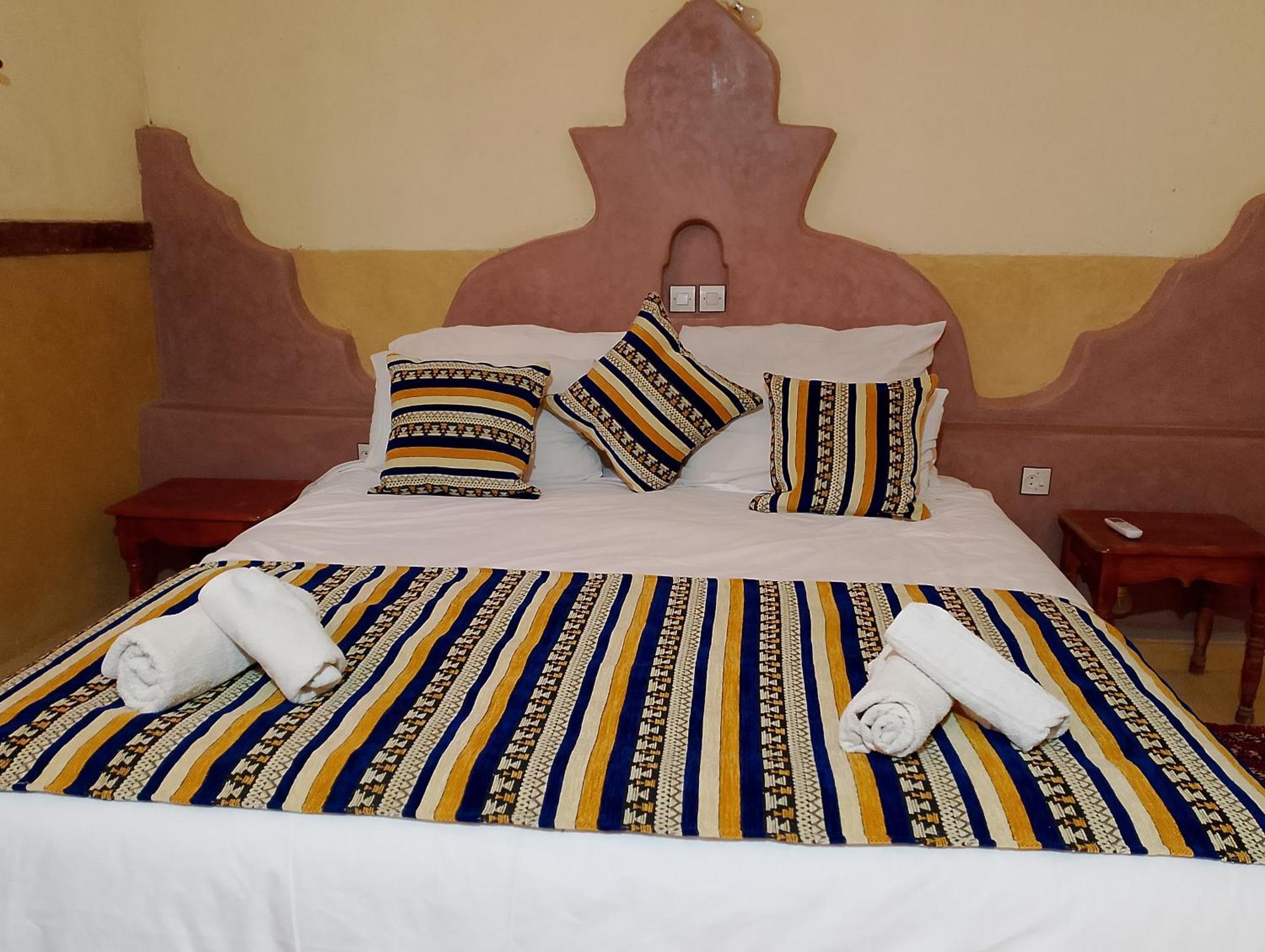Hotel Riad Oasis Мерцуга Екстериор снимка