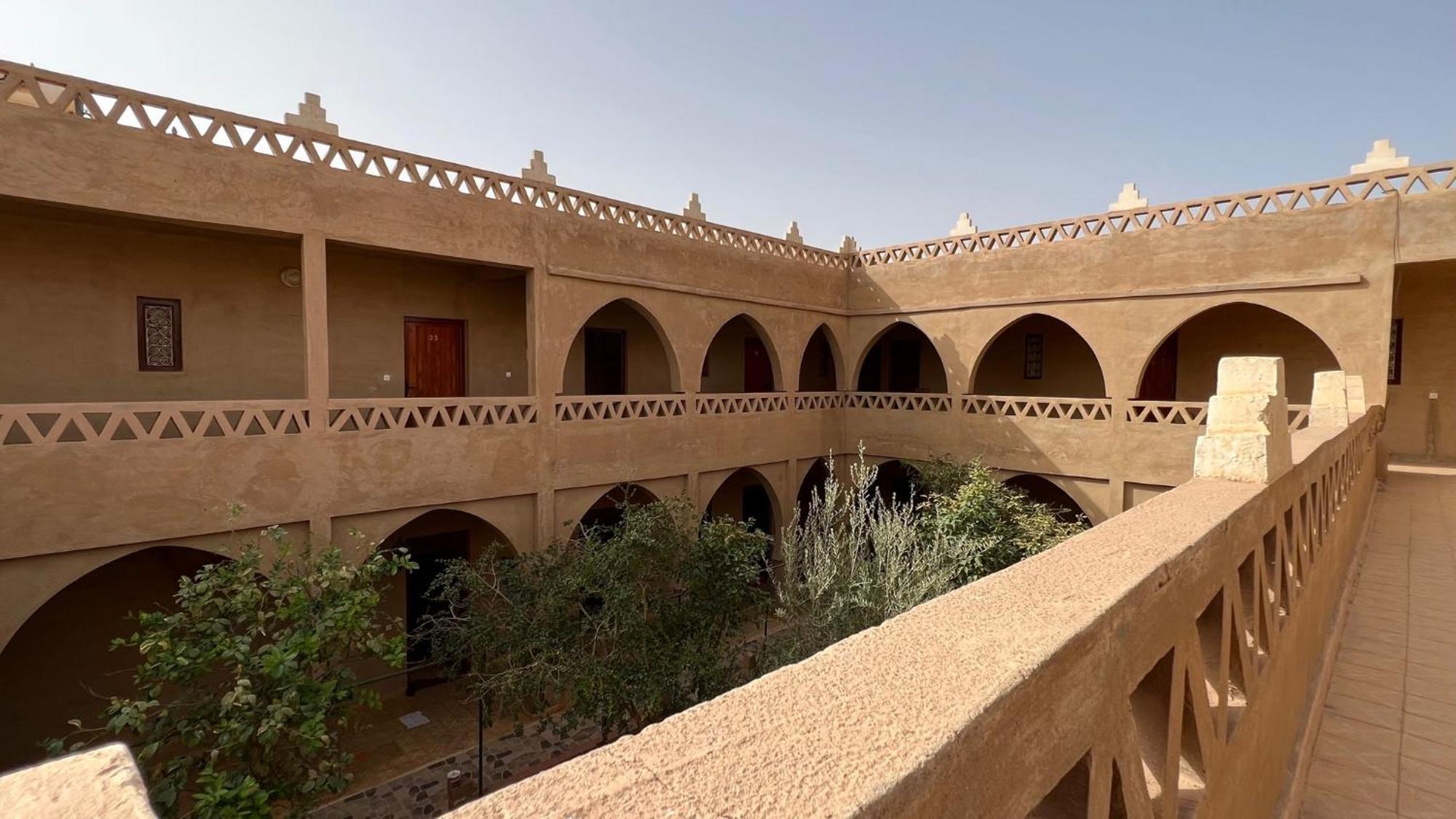 Hotel Riad Oasis Мерцуга Екстериор снимка