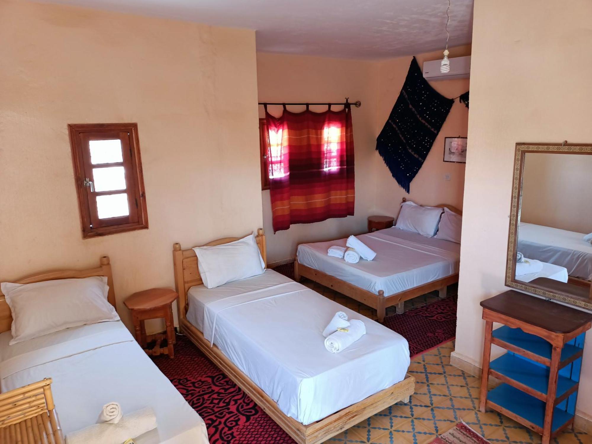 Hotel Riad Oasis Мерцуга Екстериор снимка
