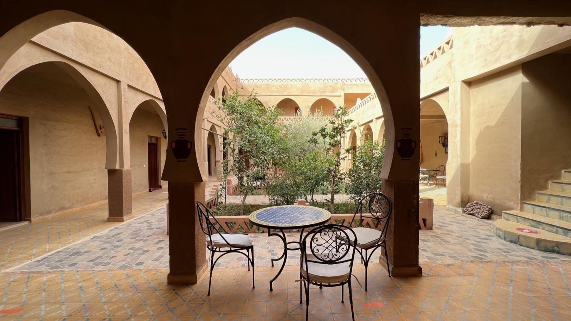 Hotel Riad Oasis Мерцуга Екстериор снимка