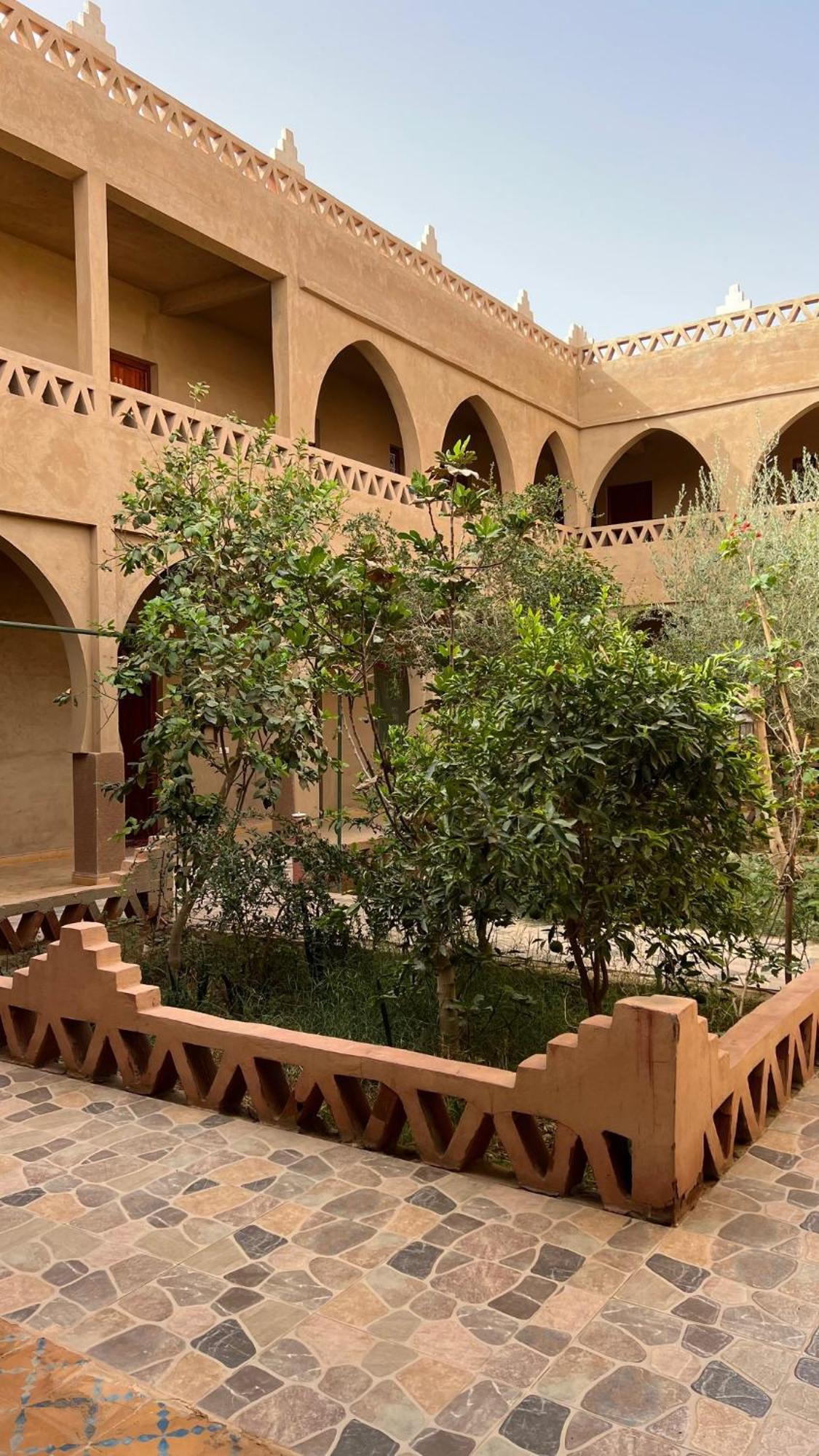 Hotel Riad Oasis Мерцуга Екстериор снимка