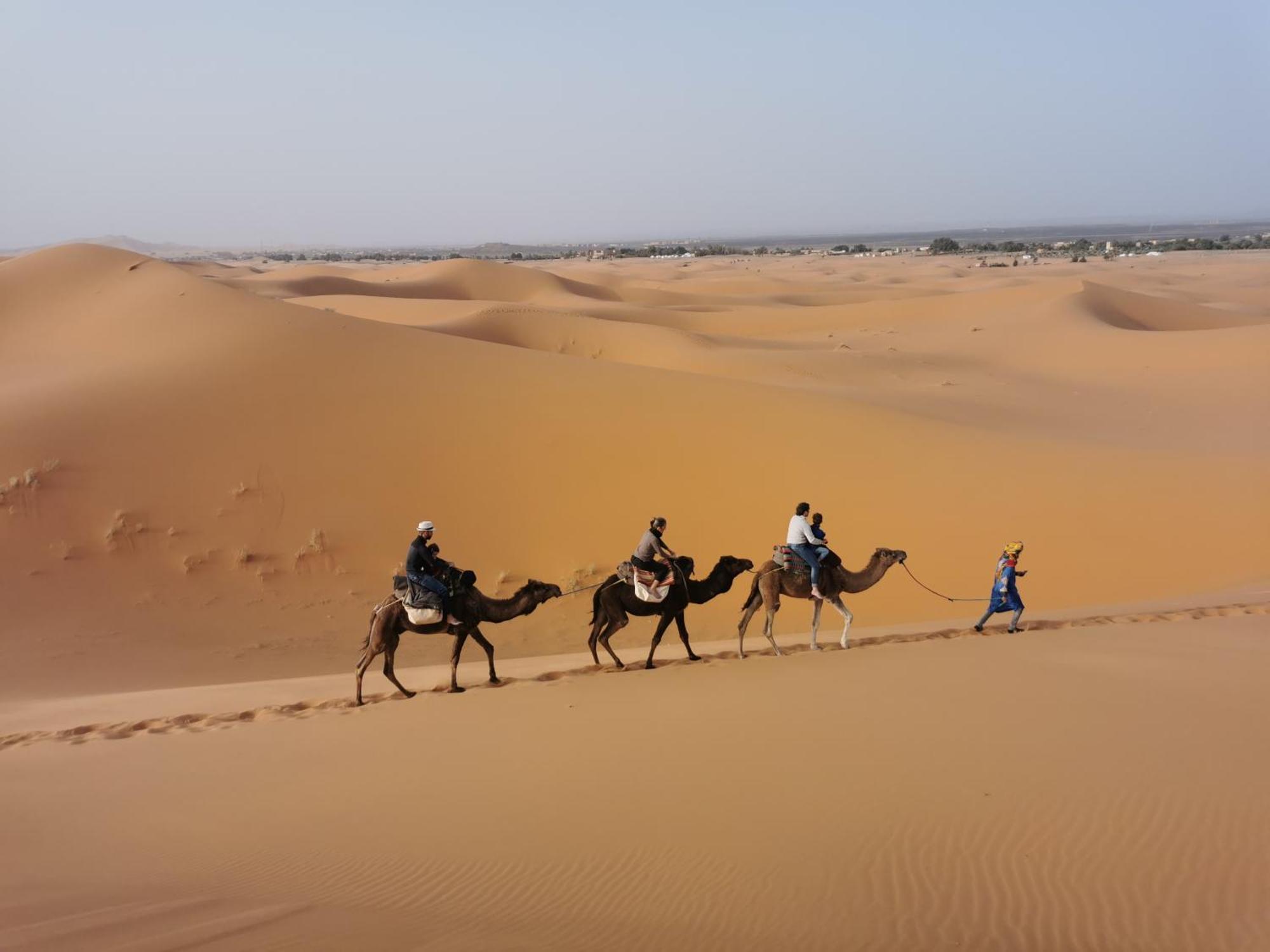 Hotel Riad Oasis Мерцуга Екстериор снимка