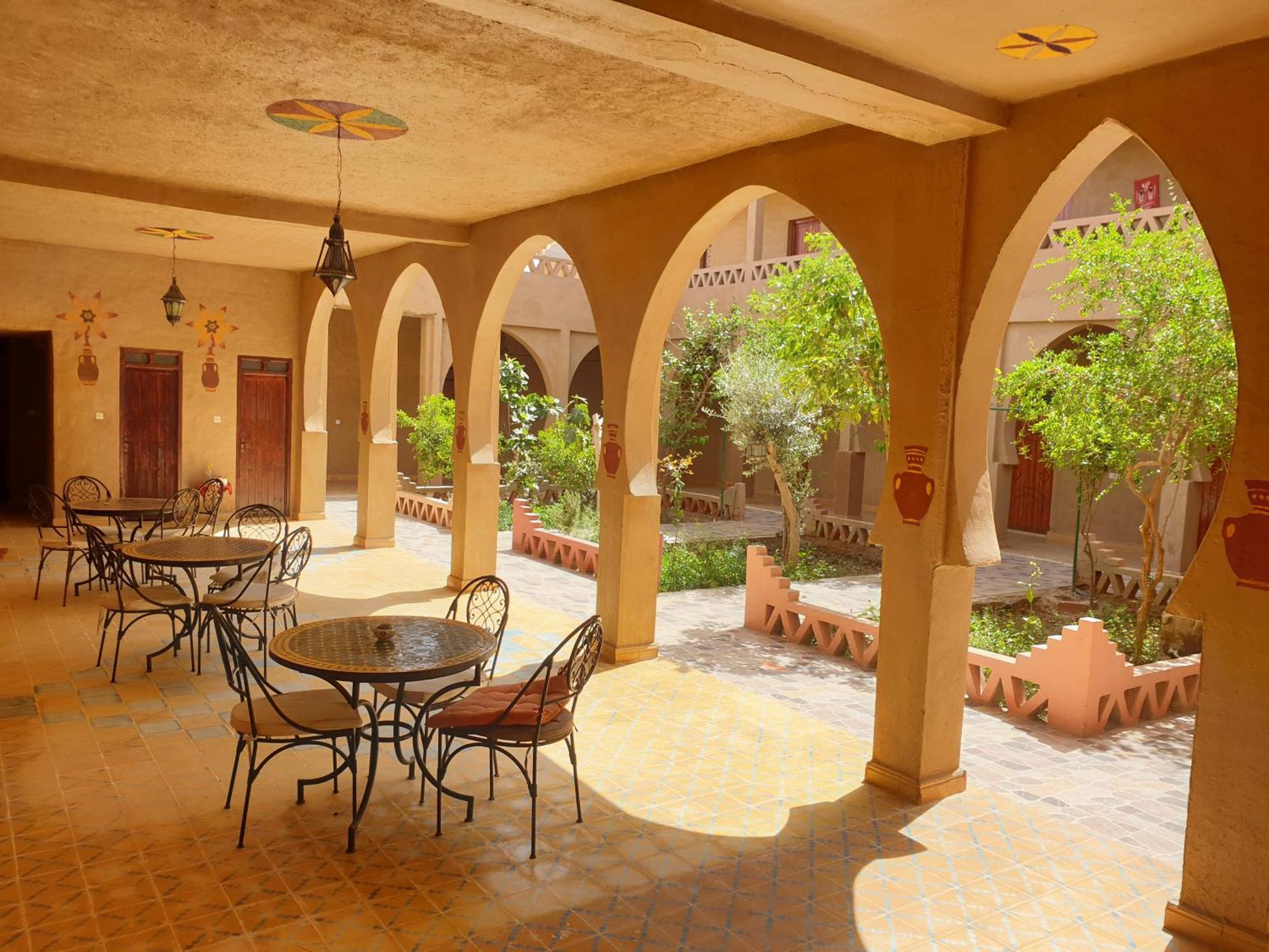 Hotel Riad Oasis Мерцуга Екстериор снимка