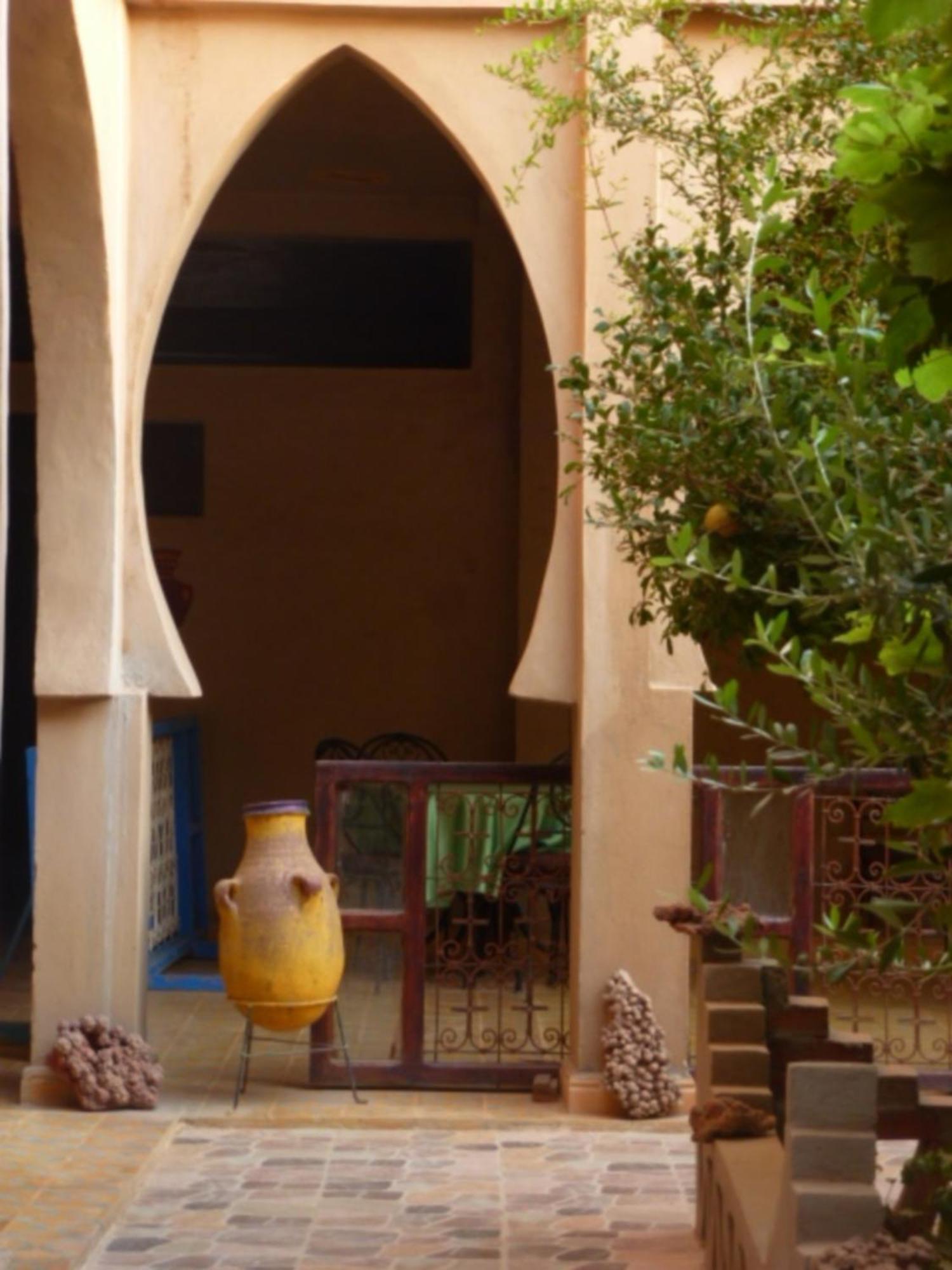 Hotel Riad Oasis Мерцуга Екстериор снимка