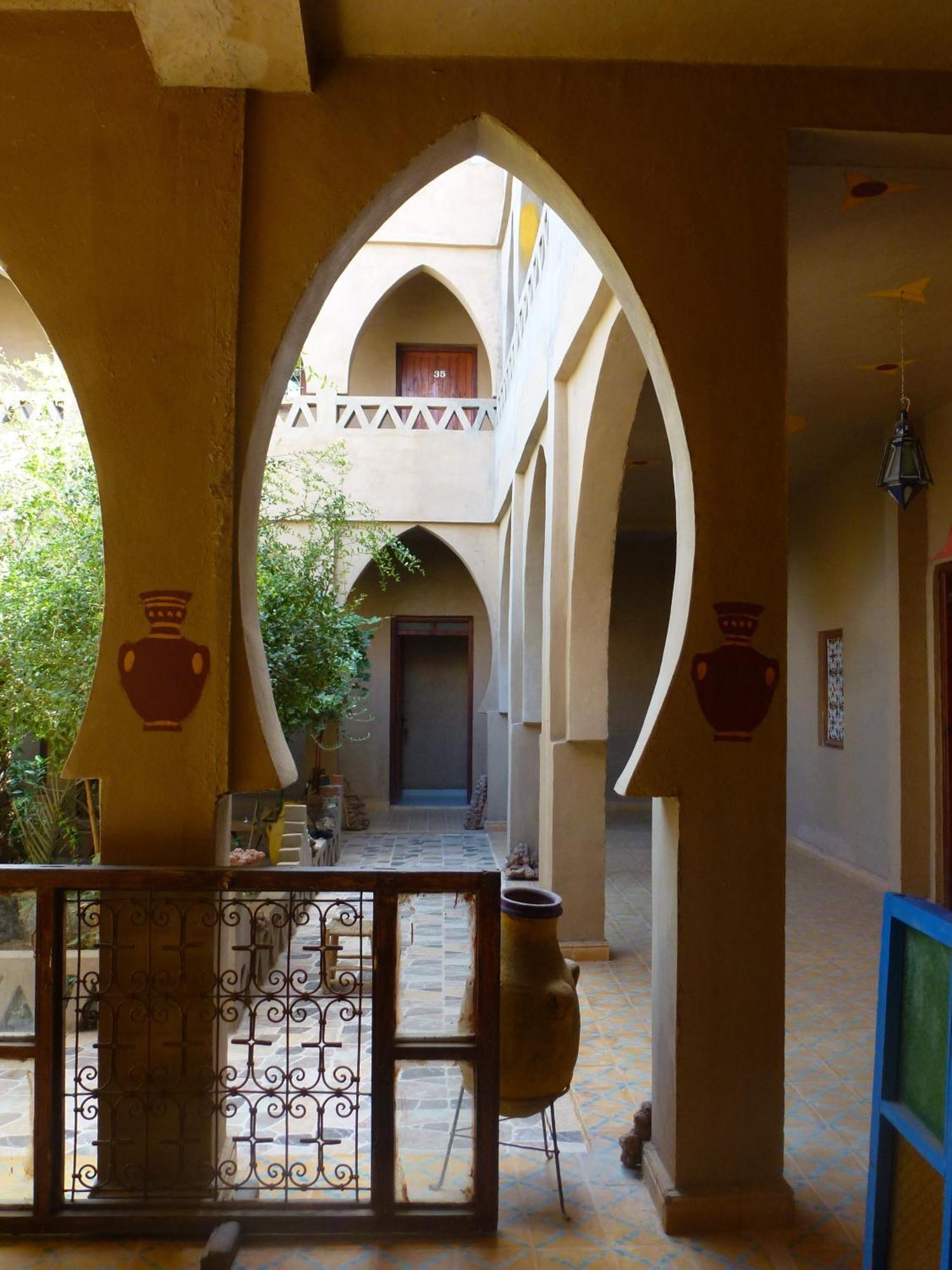 Hotel Riad Oasis Мерцуга Екстериор снимка