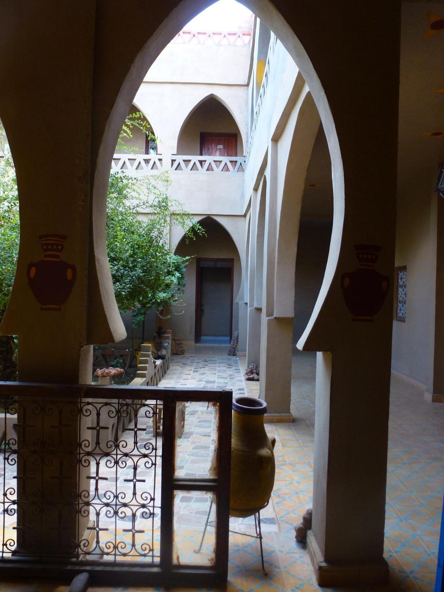 Hotel Riad Oasis Мерцуга Екстериор снимка