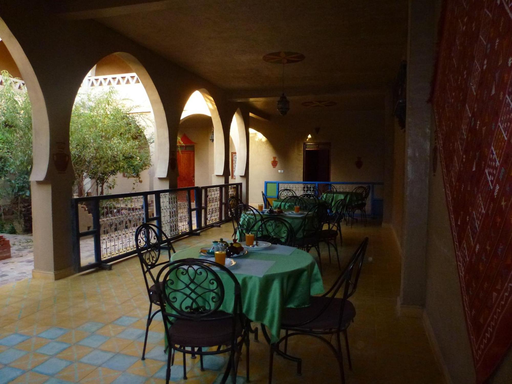 Hotel Riad Oasis Мерцуга Екстериор снимка