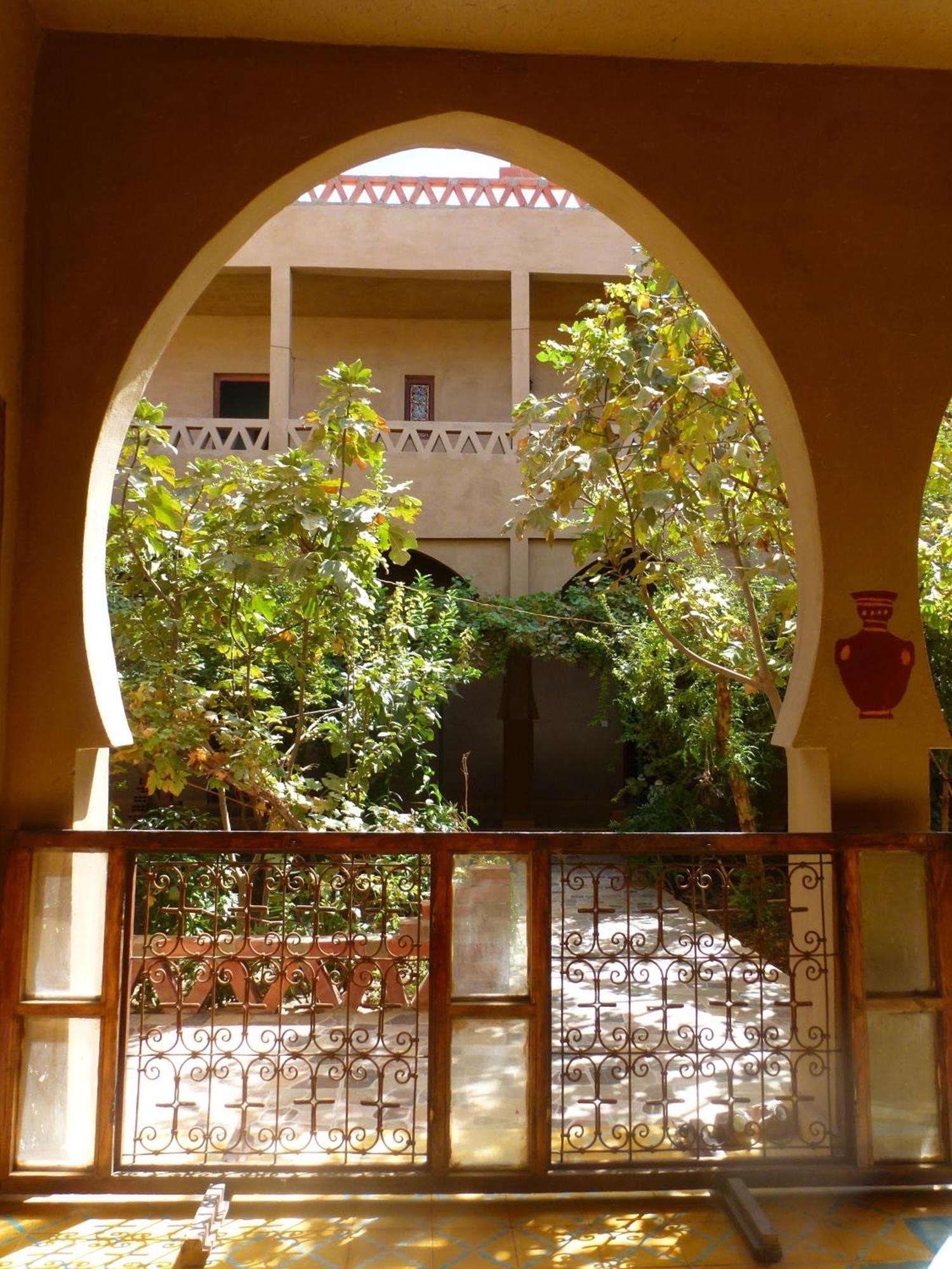 Hotel Riad Oasis Мерцуга Екстериор снимка