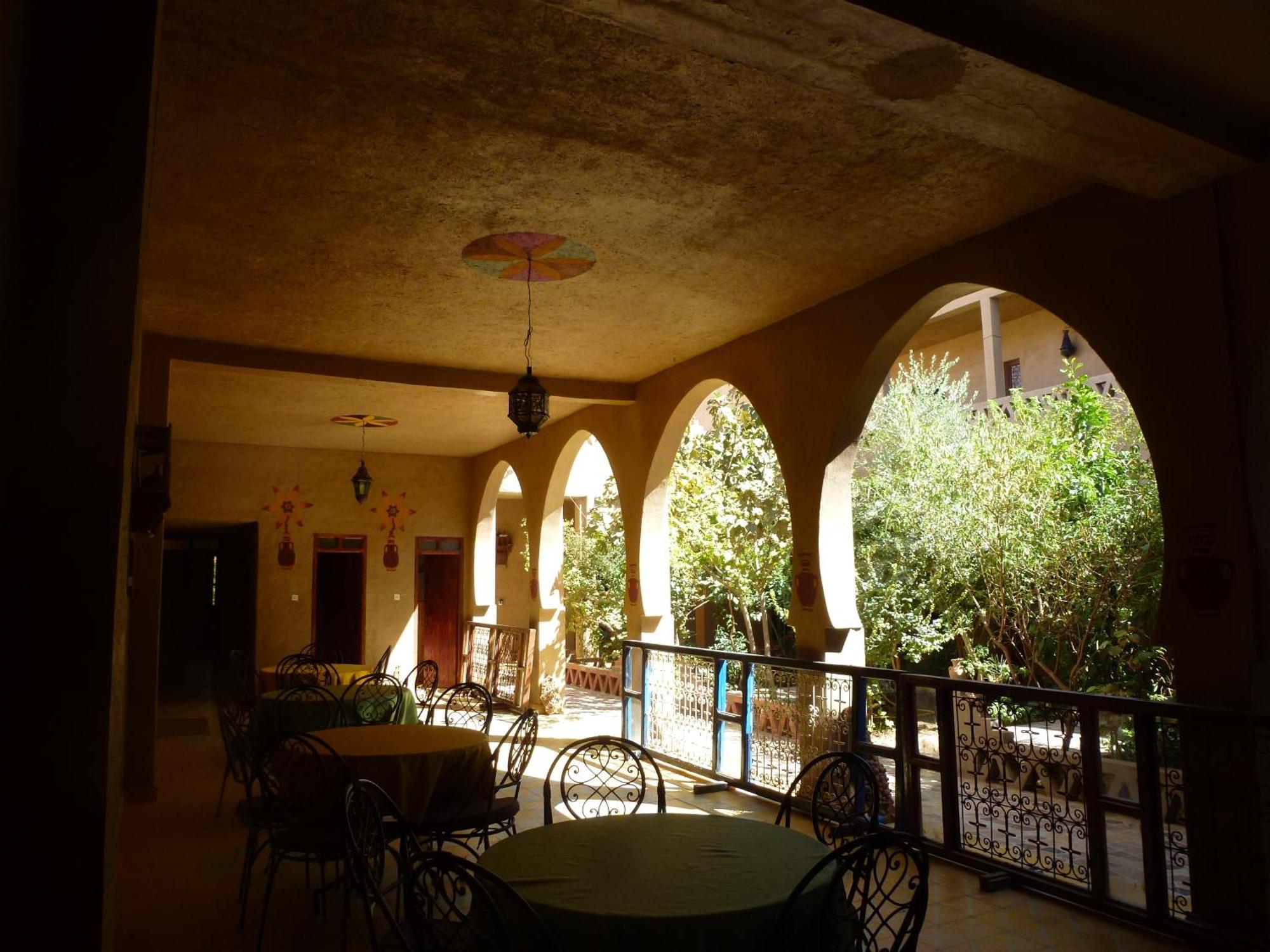 Hotel Riad Oasis Мерцуга Екстериор снимка