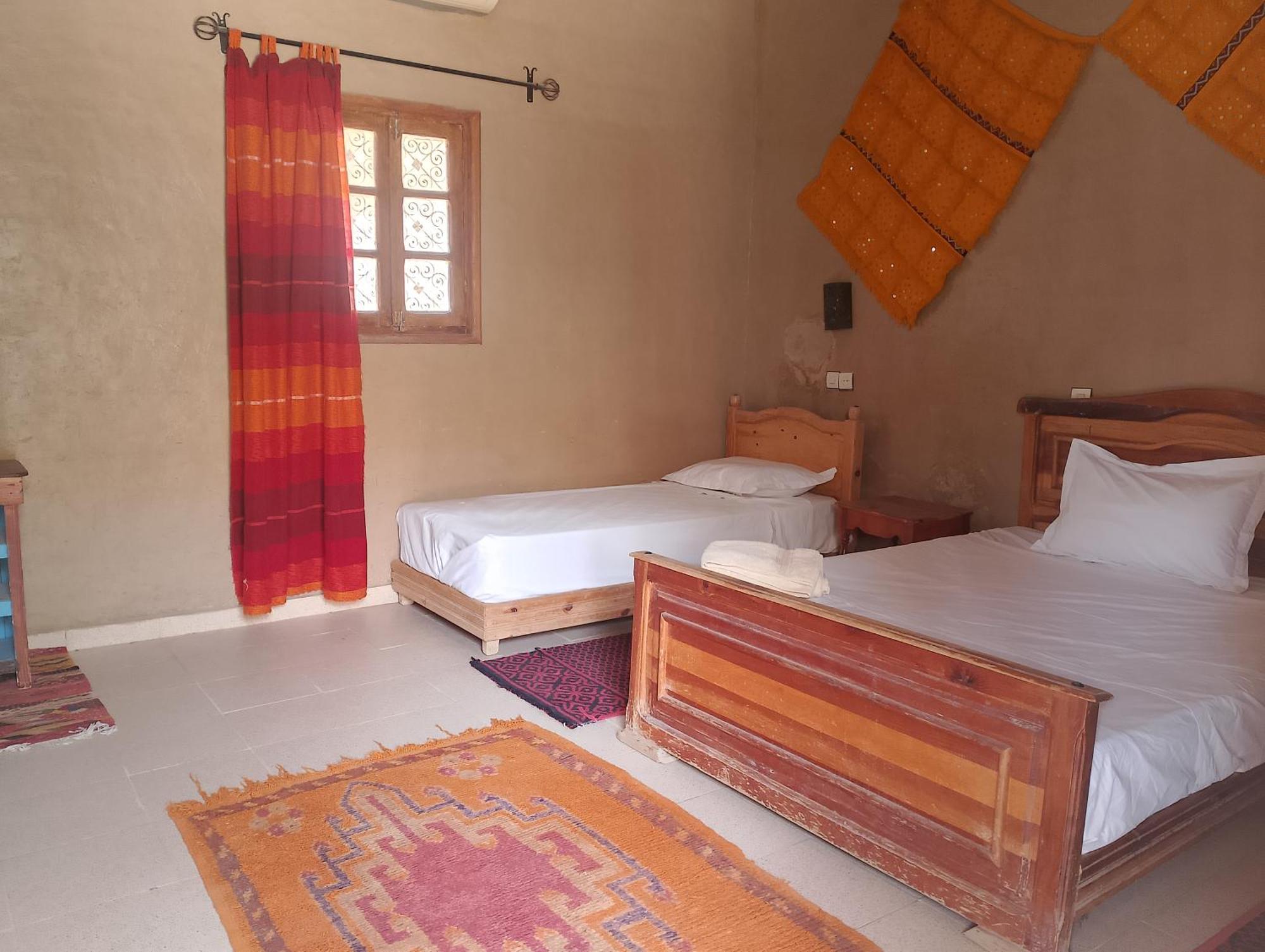 Hotel Riad Oasis Мерцуга Екстериор снимка