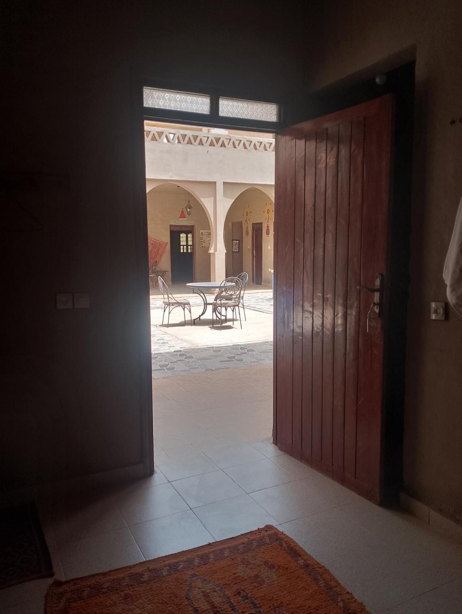 Hotel Riad Oasis Мерцуга Екстериор снимка